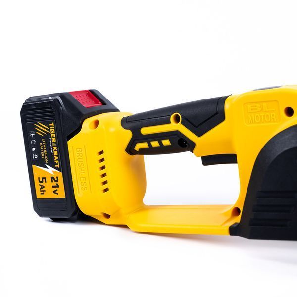 Пила безщіткова акумуляторна TigerKraft TG18 PRO (21V 5Ah, шина 30см) АКБ пила Тайгеркрафт для обрізки дерев TG18 PRO фото